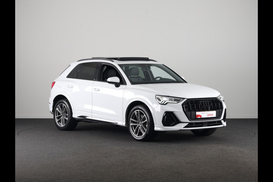 Audi Q3 45 TFSI e S edition 245pk | Panoramadak | Navgatie | Keyless Entry | Matrix Led |