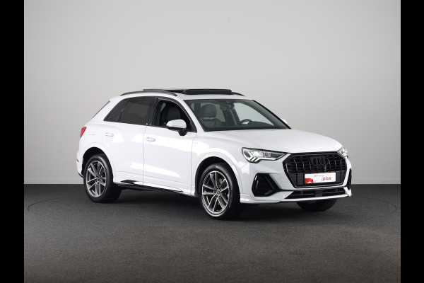 Audi Q3 45 TFSI e S edition 245pk | Panoramadak | Navgatie | Keyless Entry | Matrix Led |