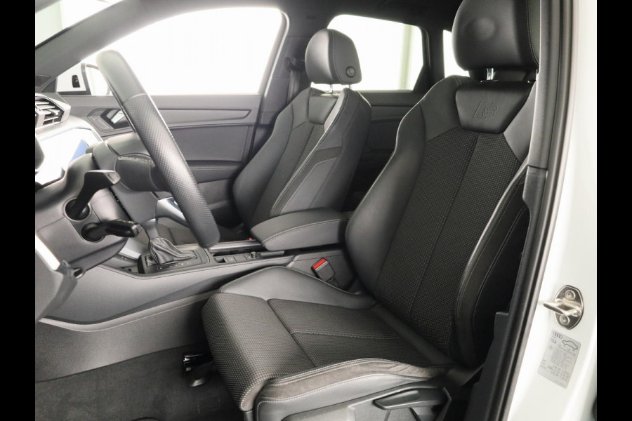 Audi Q3 45 TFSI e S edition 245pk | Panoramadak | Navgatie | Keyless Entry | Matrix Led |