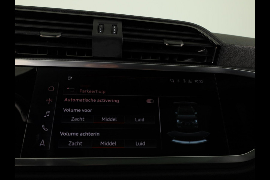 Audi Q3 45 TFSI e S edition 245pk | Panoramadak | Navgatie | Keyless Entry | Matrix Led |