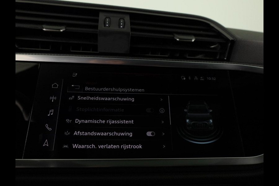 Audi Q3 45 TFSI e S edition 245pk | Panoramadak | Navgatie | Keyless Entry | Matrix Led |