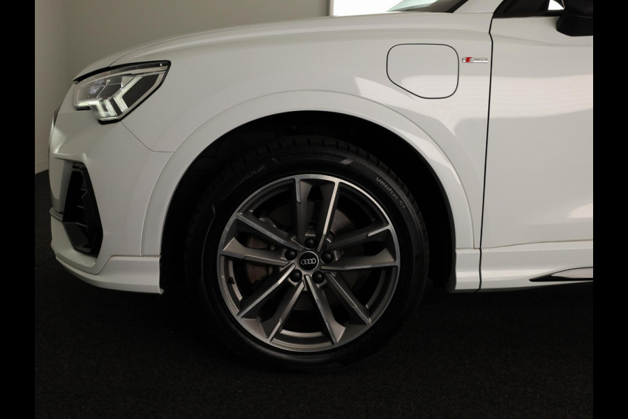 Audi Q3 45 TFSI e S edition 245pk | Panoramadak | Navgatie | Keyless Entry | Matrix Led |
