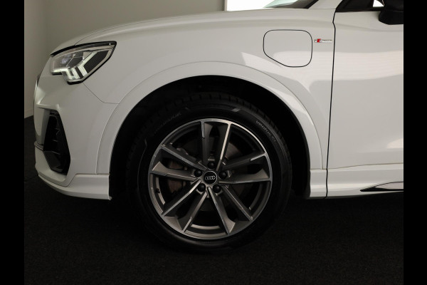 Audi Q3 45 TFSI e S edition 245pk | Panoramadak | Navgatie | Keyless Entry | Matrix Led |