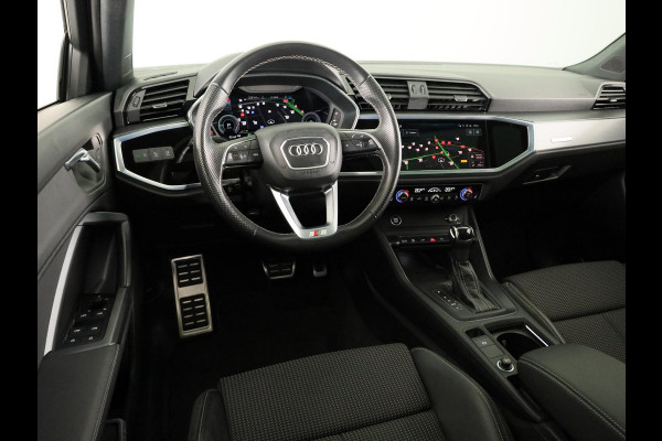 Audi Q3 45 TFSI e S edition 245pk | Panoramadak | Navgatie | Keyless Entry | Matrix Led |