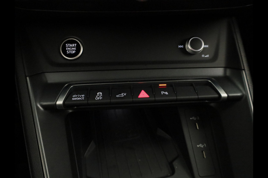 Audi Q3 45 TFSI e S edition 245pk | Panoramadak | Navgatie | Keyless Entry | Matrix Led |