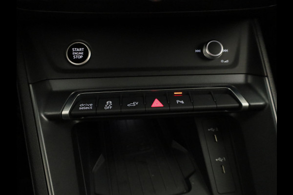 Audi Q3 45 TFSI e S edition 245pk | Panoramadak | Navgatie | Keyless Entry | Matrix Led |