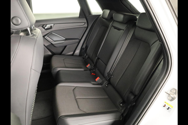Audi Q3 45 TFSI e S edition 245pk | Panoramadak | Navgatie | Keyless Entry | Matrix Led |