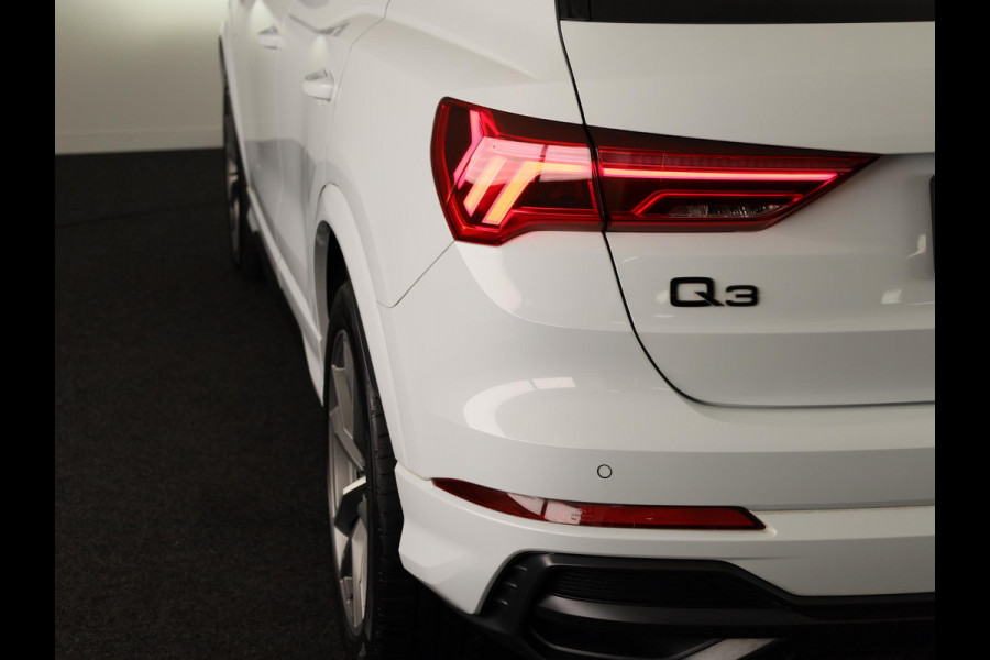 Audi Q3 45 TFSI e S edition 245pk | Panoramadak | Navgatie | Keyless Entry | Matrix Led |