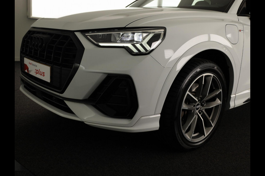 Audi Q3 45 TFSI e S edition 245pk | Panoramadak | Navgatie | Keyless Entry | Matrix Led |