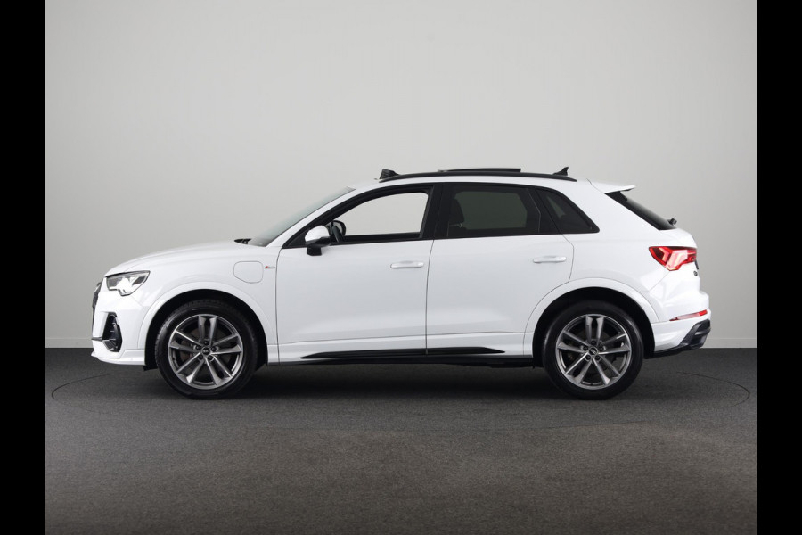 Audi Q3 45 TFSI e S edition 245pk | Panoramadak | Navgatie | Keyless Entry | Matrix Led |