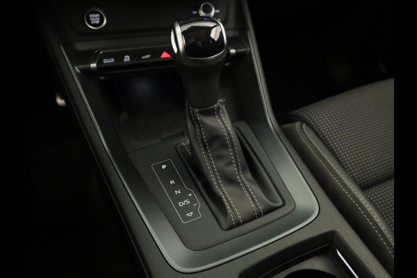 Audi Q3 45 TFSI e S edition 245pk | Panoramadak | Navgatie | Keyless Entry | Matrix Led |