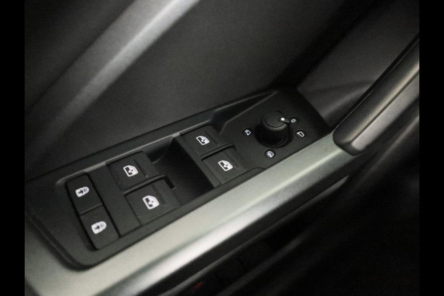 Audi Q3 45 TFSI e S edition 245pk | Panoramadak | Navgatie | Keyless Entry | Matrix Led |