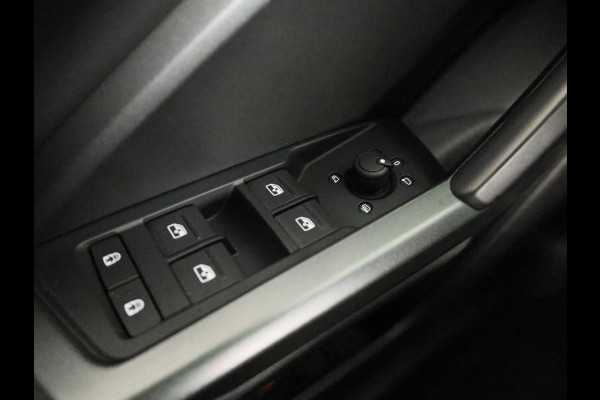 Audi Q3 45 TFSI e S edition 245pk | Panoramadak | Navgatie | Keyless Entry | Matrix Led |
