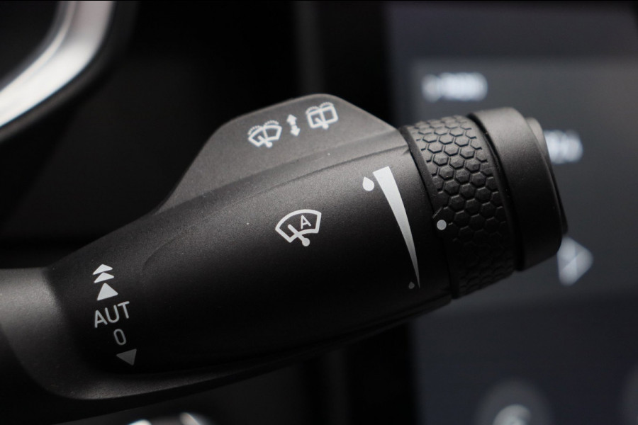 Lynk & Co 01 1.5 261PK Plug-in Hybrid *ZWARTE HEMEL* 360° Camera Pano/dak Apple/Carplay Adaptive/Cruise