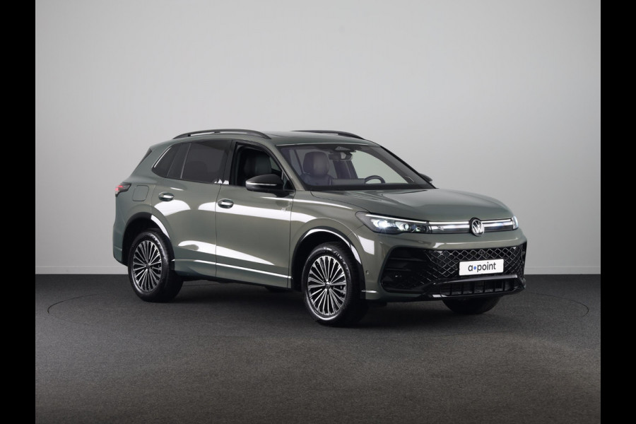 Volkswagen Tiguan 1.5 eHybrid R-Line Edition 272 pk Automaat (DSG) | SOH 98% | Verlengde garantie | Navigatie | Panoramadak | Trekhaak (wegklapbaar) | Parkeersensoren (Park assist) | Rondomzicht camera | Stoeleverwarming v/a/ | R-Line |