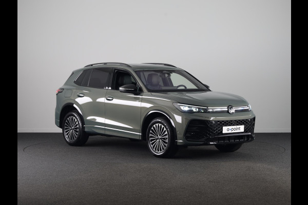 Volkswagen Tiguan 1.5 eHybrid R-Line Edition 272 pk Automaat (DSG) | SOH 98% | Verlengde garantie | Navigatie | Panoramadak | Trekhaak (wegklapbaar) | Parkeersensoren (Park assist) | Rondomzicht camera | Stoeleverwarming v/a/ | R-Line |