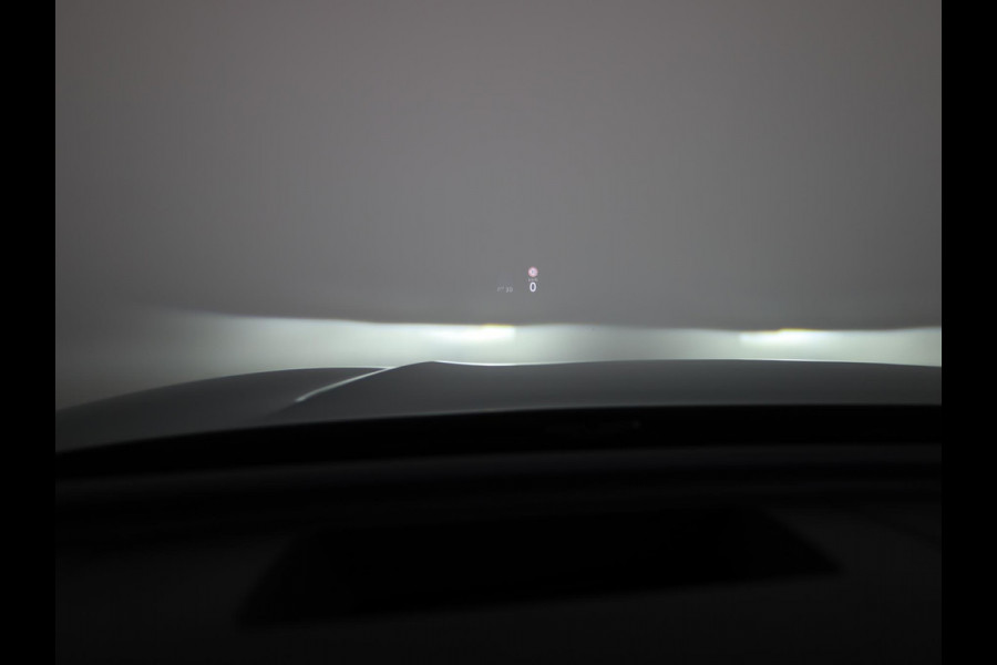 Volkswagen Tiguan 1.5 eHybrid R-Line Edition 272 pk Automaat (DSG) | SOH 98% | Verlengde garantie | Navigatie | Panoramadak | Trekhaak (wegklapbaar) | Parkeersensoren (Park assist) | Rondomzicht camera | Stoeleverwarming v/a/ | R-Line |