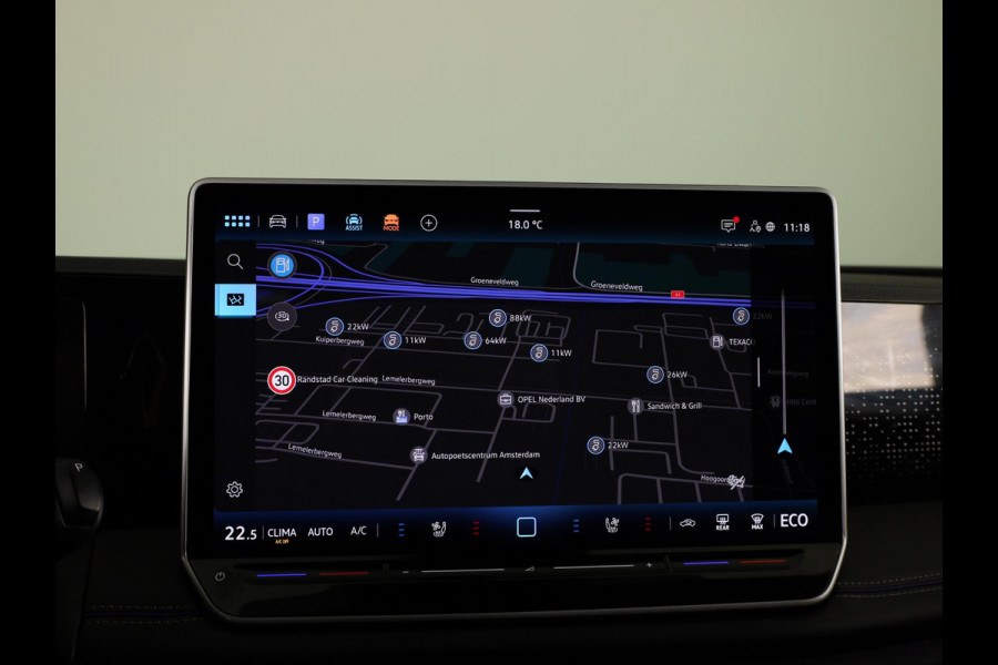 Volkswagen Tiguan 1.5 eHybrid R-Line Edition 272 pk Automaat (DSG) | SOH 98% | Verlengde garantie | Navigatie | Panoramadak | Trekhaak (wegklapbaar) | Parkeersensoren (Park assist) | Rondomzicht camera | Stoeleverwarming v/a/ | R-Line |