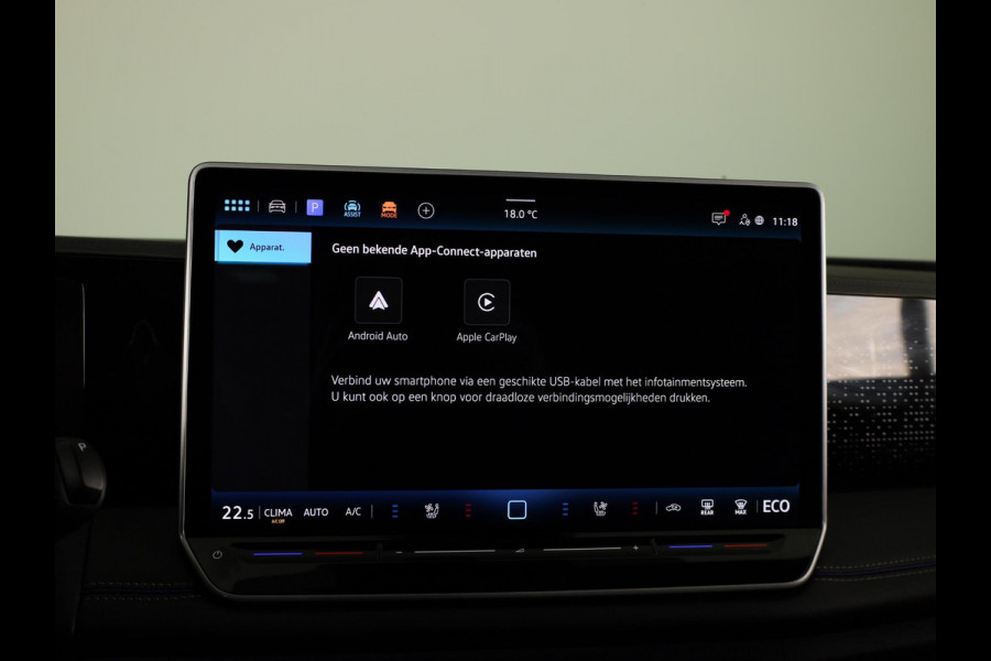 Volkswagen Tiguan 1.5 eHybrid R-Line Edition 272 pk Automaat (DSG) | SOH 98% | Verlengde garantie | Navigatie | Panoramadak | Trekhaak (wegklapbaar) | Parkeersensoren (Park assist) | Rondomzicht camera | Stoeleverwarming v/a/ | R-Line |