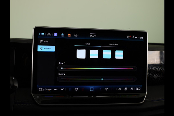 Volkswagen Tiguan 1.5 eHybrid R-Line Edition 272 pk Automaat (DSG) | SOH 98% | Verlengde garantie | Navigatie | Panoramadak | Trekhaak (wegklapbaar) | Parkeersensoren (Park assist) | Rondomzicht camera | Stoeleverwarming v/a/ | R-Line |