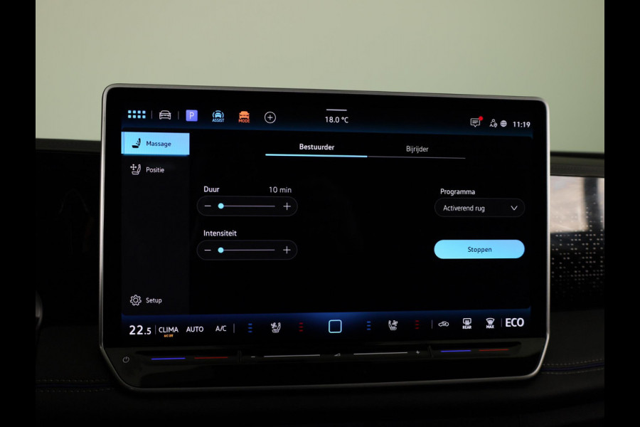 Volkswagen Tiguan 1.5 eHybrid R-Line Edition 272 pk Automaat (DSG) | SOH 98% | Verlengde garantie | Navigatie | Panoramadak | Trekhaak (wegklapbaar) | Parkeersensoren (Park assist) | Rondomzicht camera | Stoeleverwarming v/a/ | R-Line |
