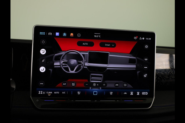 Volkswagen Tiguan 1.5 eHybrid R-Line Edition 272 pk Automaat (DSG) | SOH 98% | Verlengde garantie | Navigatie | Panoramadak | Trekhaak (wegklapbaar) | Parkeersensoren (Park assist) | Rondomzicht camera | Stoeleverwarming v/a/ | R-Line |