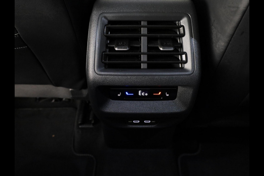 Volkswagen Tiguan 1.5 eHybrid R-Line Edition 272 pk Automaat (DSG) | SOH 98% | Verlengde garantie | Navigatie | Panoramadak | Trekhaak (wegklapbaar) | Parkeersensoren (Park assist) | Rondomzicht camera | Stoeleverwarming v/a/ | R-Line |