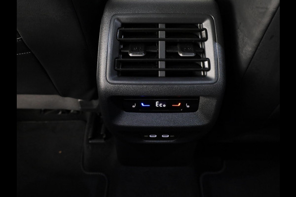 Volkswagen Tiguan 1.5 eHybrid R-Line Edition 272 pk Automaat (DSG) | SOH 98% | Verlengde garantie | Navigatie | Panoramadak | Trekhaak (wegklapbaar) | Parkeersensoren (Park assist) | Rondomzicht camera | Stoeleverwarming v/a/ | R-Line |