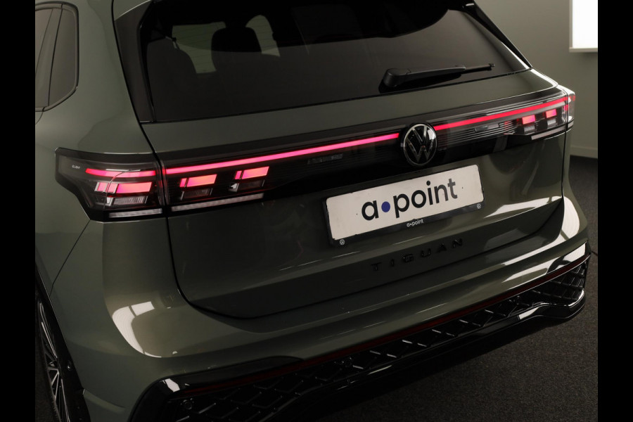 Volkswagen Tiguan 1.5 eHybrid R-Line Edition 272 pk Automaat (DSG) | SOH 98% | Verlengde garantie | Navigatie | Panoramadak | Trekhaak (wegklapbaar) | Parkeersensoren (Park assist) | Rondomzicht camera | Stoeleverwarming v/a/ | R-Line |