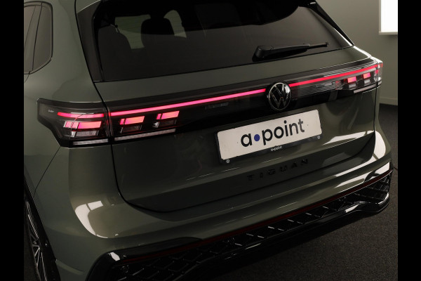 Volkswagen Tiguan 1.5 eHybrid R-Line Edition 272 pk Automaat (DSG) | SOH 98% | Verlengde garantie | Navigatie | Panoramadak | Trekhaak (wegklapbaar) | Parkeersensoren (Park assist) | Rondomzicht camera | Stoeleverwarming v/a/ | R-Line |