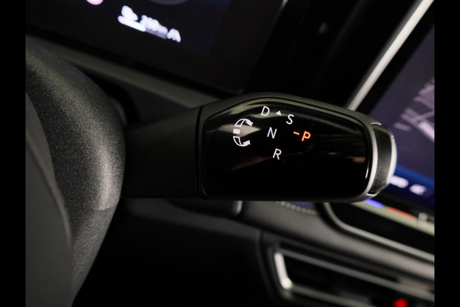 Volkswagen Tiguan 1.5 eHybrid R-Line Edition 272 pk Automaat (DSG) | SOH 98% | Verlengde garantie | Navigatie | Panoramadak | Trekhaak (wegklapbaar) | Parkeersensoren (Park assist) | Rondomzicht camera | Stoeleverwarming v/a/ | R-Line |