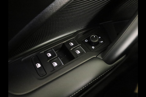 Volkswagen Tiguan 1.5 eHybrid R-Line Edition 272 pk Automaat (DSG) | SOH 98% | Verlengde garantie | Navigatie | Panoramadak | Trekhaak (wegklapbaar) | Parkeersensoren (Park assist) | Rondomzicht camera | Stoeleverwarming v/a/ | R-Line |