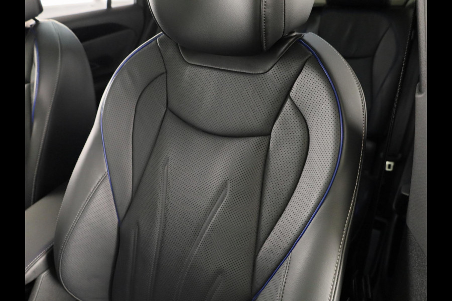 Volkswagen Tiguan 1.5 eHybrid R-Line Edition 272 pk Automaat (DSG) | SOH 98% | Verlengde garantie | Navigatie | Panoramadak | Trekhaak (wegklapbaar) | Parkeersensoren (Park assist) | Rondomzicht camera | Stoeleverwarming v/a/ | R-Line |