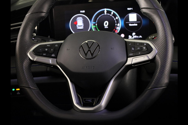 Volkswagen Tiguan 1.5 eHybrid R-Line Edition 272 pk Automaat (DSG) | SOH 98% | Verlengde garantie | Navigatie | Panoramadak | Trekhaak (wegklapbaar) | Parkeersensoren (Park assist) | Rondomzicht camera | Stoeleverwarming v/a/ | R-Line |