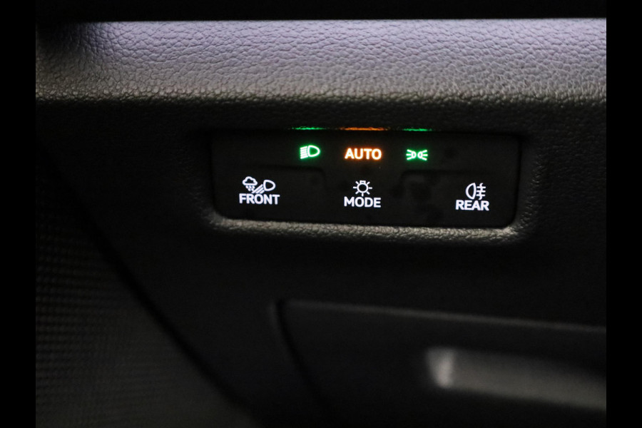 Volkswagen Tiguan 1.5 eHybrid R-Line Edition 272 pk Automaat (DSG) | SOH 98% | Verlengde garantie | Navigatie | Panoramadak | Trekhaak (wegklapbaar) | Parkeersensoren (Park assist) | Rondomzicht camera | Stoeleverwarming v/a/ | R-Line |