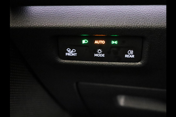 Volkswagen Tiguan 1.5 eHybrid R-Line Edition 272 pk Automaat (DSG) | SOH 98% | Verlengde garantie | Navigatie | Panoramadak | Trekhaak (wegklapbaar) | Parkeersensoren (Park assist) | Rondomzicht camera | Stoeleverwarming v/a/ | R-Line |