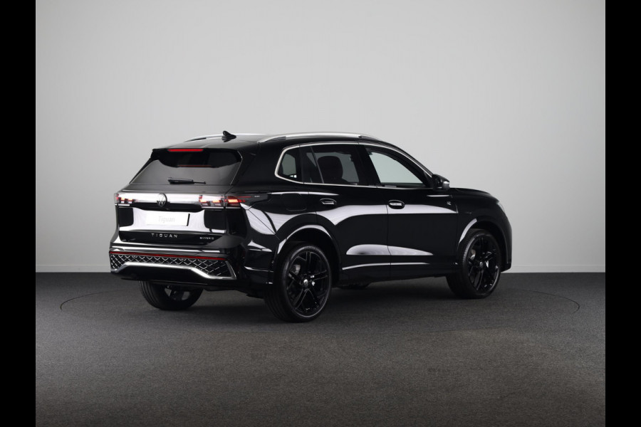 Volkswagen Tiguan R-Line Edition 1.5 eHybrid 272 PK DSG | 20" LM | IQ.Light | 360 graden camera | Panoramadak | Stoelventilatie |