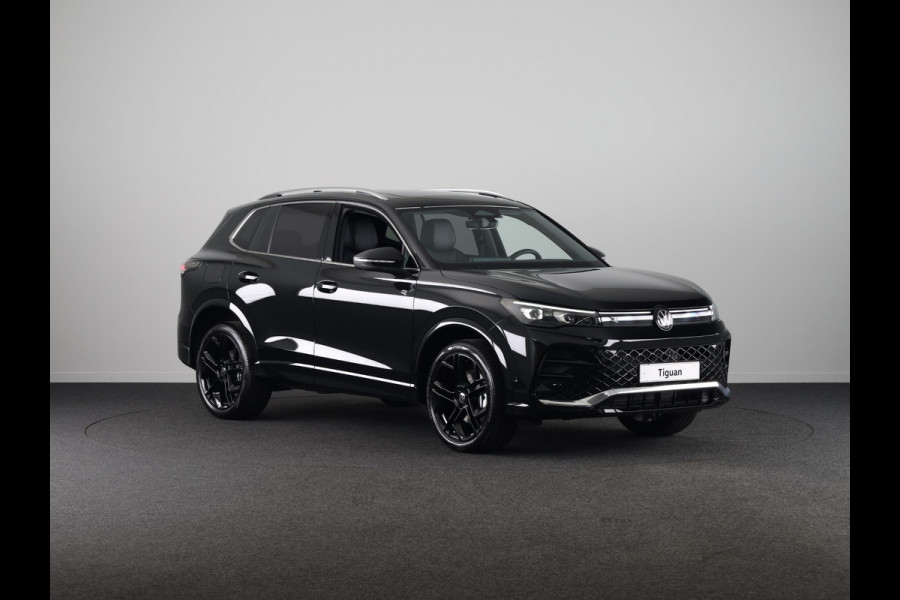 Volkswagen Tiguan R-Line Edition 1.5 eHybrid 272 PK DSG | 20" LM | IQ.Light | 360 graden camera | Panoramadak | Stoelventilatie |