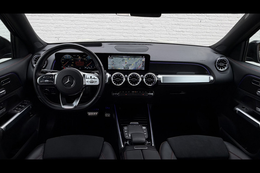 Mercedes-Benz Glb 180 AMG Line 7p Matrix Automaat Head up Massage Memory seats Adapt Cruise Clima Stoelverwarming Carplay Camera