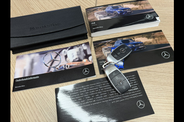 Mercedes-Benz Glb 180 AMG Line 7p Matrix Automaat Head up Massage Memory seats Adapt Cruise Clima Stoelverwarming Carplay Camera