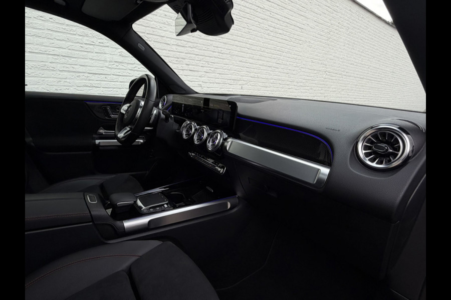 Mercedes-Benz Glb 180 AMG Line 7p Matrix Automaat Head up Massage Memory seats Adapt Cruise Clima Stoelverwarming Carplay Camera