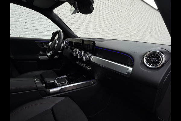 Mercedes-Benz Glb 180 AMG Line 7p Matrix Automaat Head up Massage Memory seats Adapt Cruise Clima Stoelverwarming Carplay Camera