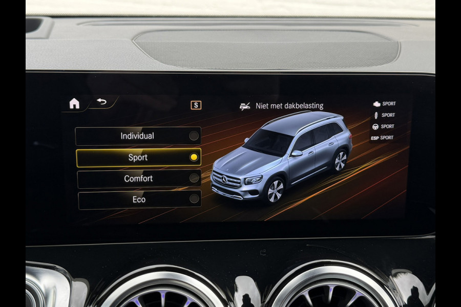 Mercedes-Benz Glb 180 AMG Line 7p Matrix Automaat Head up Massage Memory seats Adapt Cruise Clima Stoelverwarming Carplay Camera