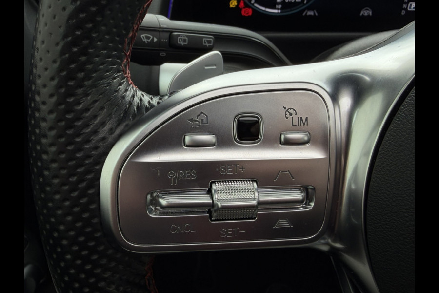 Mercedes-Benz Glb 180 AMG Line 7p Matrix Automaat Head up Massage Memory seats Adapt Cruise Clima Stoelverwarming Carplay Camera