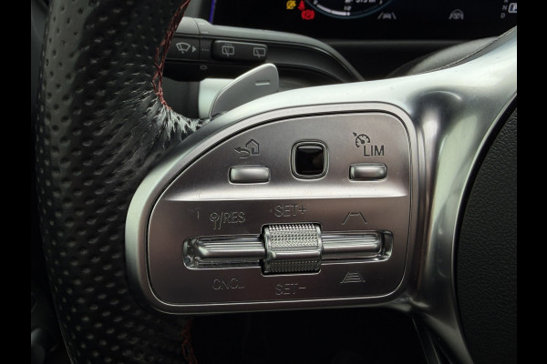 Mercedes-Benz Glb 180 AMG Line 7p Matrix Automaat Head up Massage Memory seats Adapt Cruise Clima Stoelverwarming Carplay Camera