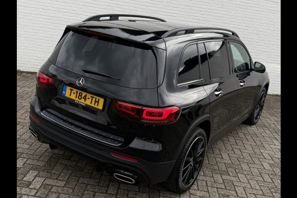 Mercedes-Benz Glb 180 AMG Line 7p Matrix Automaat Head up Massage Memory seats Adapt Cruise Clima Stoelverwarming Carplay Camera