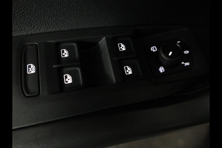 Volkswagen T-Cross Life Edition 1.0 TSI 95 PK 5 versn. Hand | Parkeersensoren | Stoelverwarming | Camera |