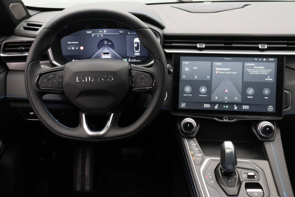 Lynk & Co 01 1.5 261PK Plug-in Hybrid *ZWARTE HEMEL*Trekhaak* 360° Camera Pano/dak Apple/Carplay Adaptive/Cruise