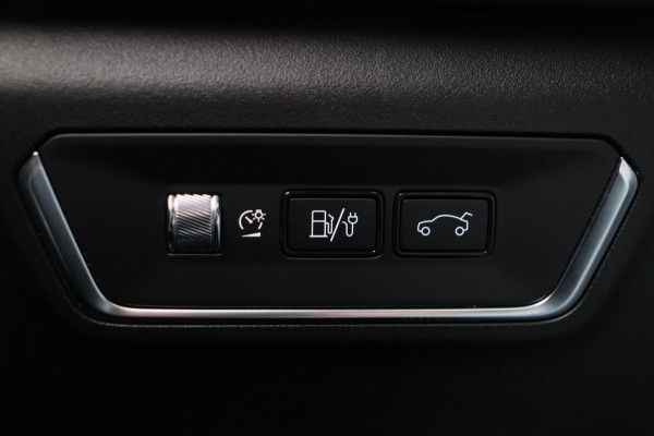 Lynk & Co 01 1.5 261PK Plug-in Hybrid *ZWARTE HEMEL*Trekhaak* 360° Camera Pano/dak Apple/Carplay Adaptive/Cruise