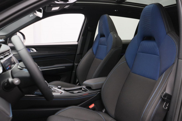 Lynk & Co 01 1.5 261PK Plug-in Hybrid *ZWARTE HEMEL*Trekhaak* 360° Camera Pano/dak Apple/Carplay Adaptive/Cruise